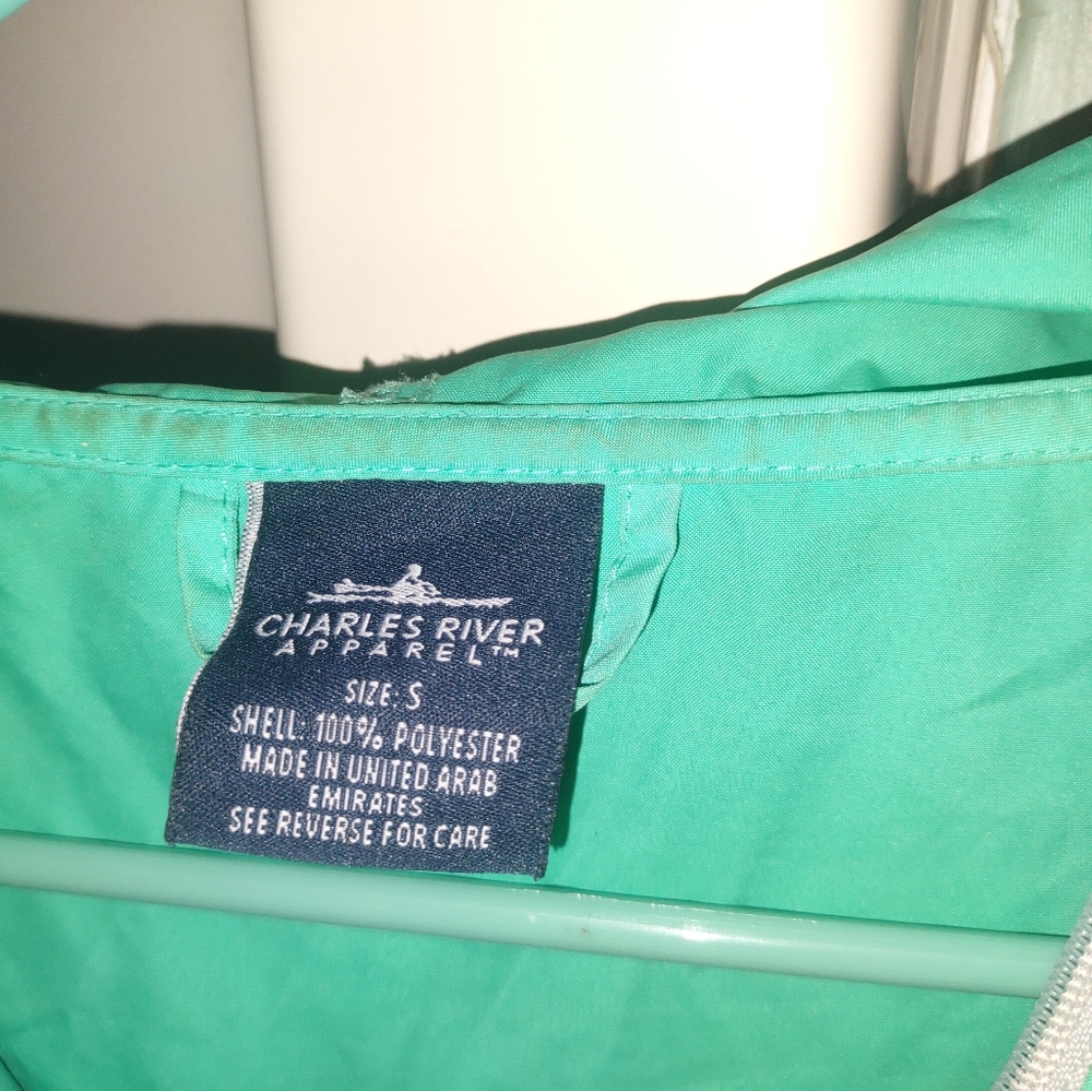 Woman's Charles River Apperel Windbreaker With‎ Hood 1/2 Zip  UCO Size Small - Picture 2 of 5